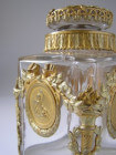2-Kristallglasflakon-mit-vergoldeter-Bronzemontierung-Jules-Prosper_Legastelois-um-1890-225x300
