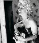 Marilyn-Monroe-Chanel-No5-272x300