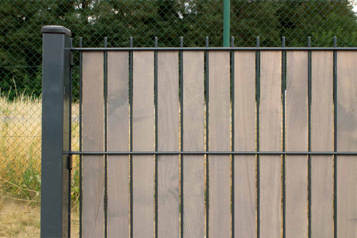 DoppelstabmattenzaunSichtschutz aus Holz wodewa wodewa