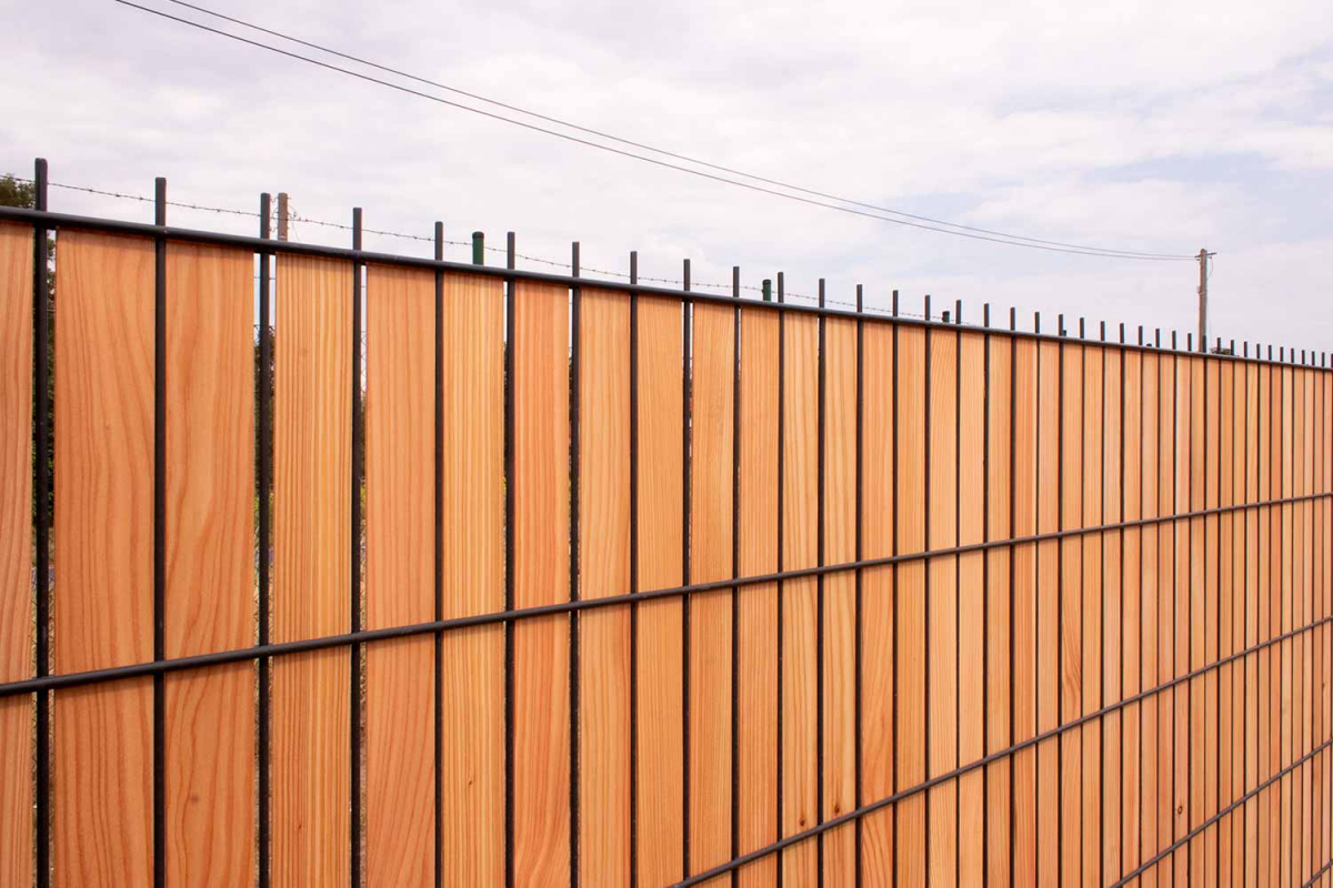 Sichtschutzpaneele aus Holz für Doppelstabmatten wodewa