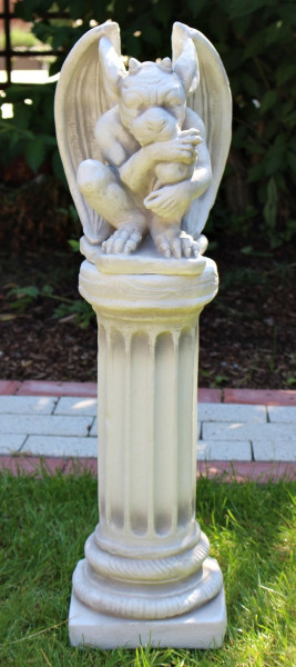 Beton Figur Skulptur Drache Gargoyle auf ionischer Säule H 76 cm Dekofigur Statue Gartenskulptur