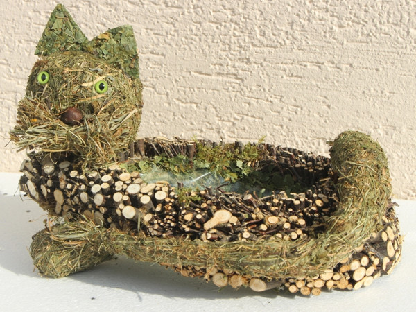 Deko Figur Katze liegend L 20 cm Figur zum Bepflanzen aus Naturmaterial Heu und Reisig Heukatze